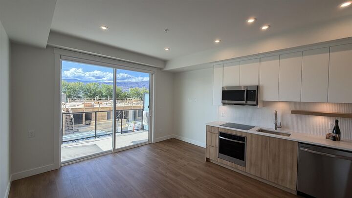 Property Photo:  1280 Sutherland Avenue 313  BC V1Y 0R5 
