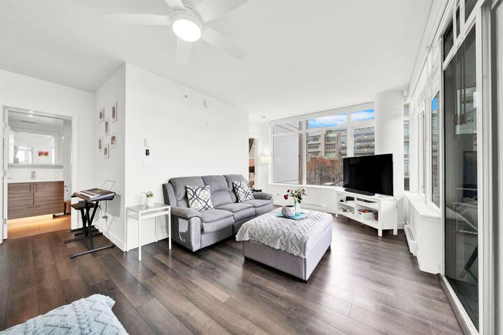Property Photo:  200 NW Nelson's Crescent Crescent 307  BC V3L 0H4 