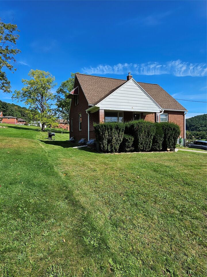 Property Photo:  18 Deyo Hill Road  NY 13790 