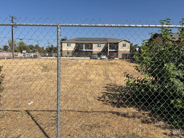 Property Photo: 1942 Dover Street CA 93215