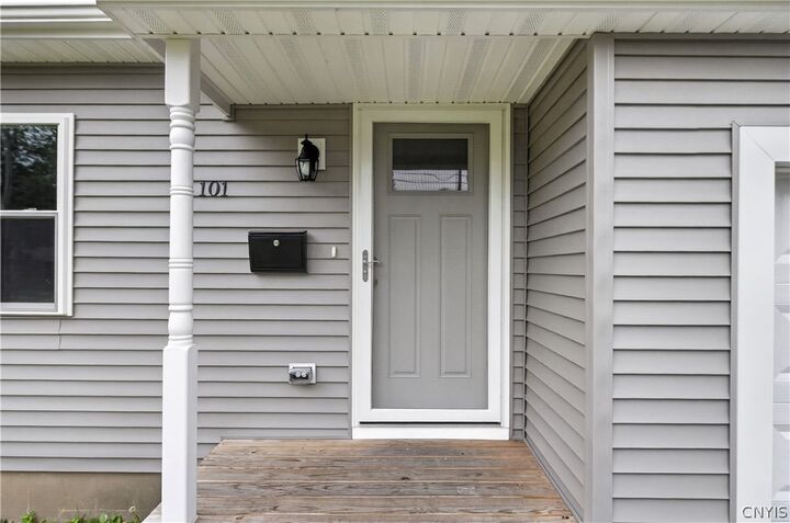 Property Photo:  101 E Oakley Drive  NY 13205 