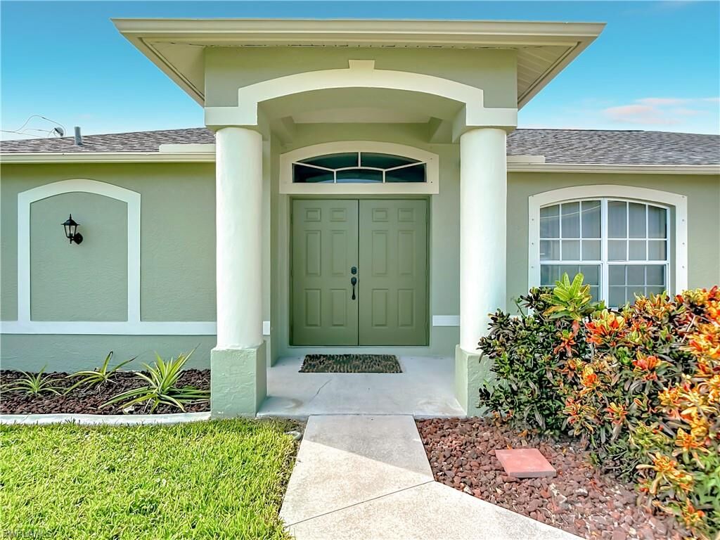 Property Photo:  1808 SW 12th Ln  FL 33991 