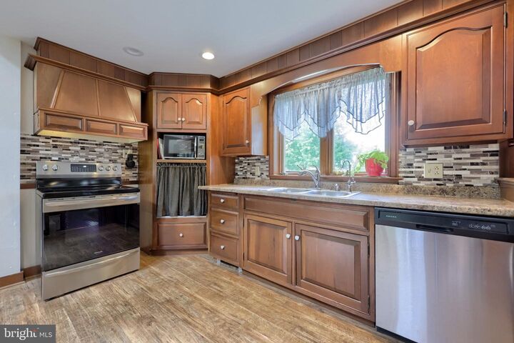 Property Photo:  304 Hilldale Road  PA 17565 
