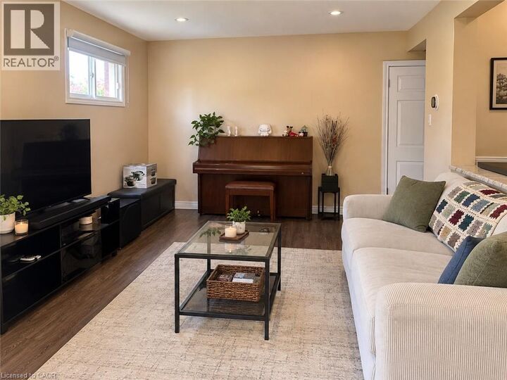 Property Photo:  73 Larkspur Crescent  ON N2M 4W8 