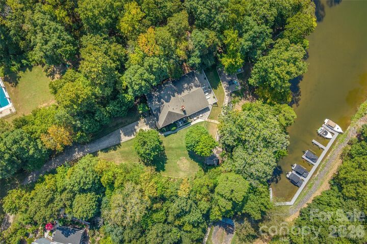 Property Photo: 13934 Kings Carriage Lane NC 28278