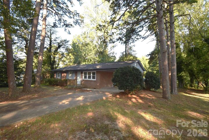 Property Photo:  2510 Briar Oak Drive  NC 28052 