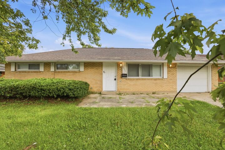 Property Photo: 6404 E Livingston Avenue OH 43068
