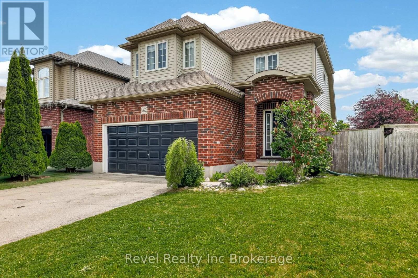 Property Photo:  762 Frontenac Crescent  ON N4V 0B1 