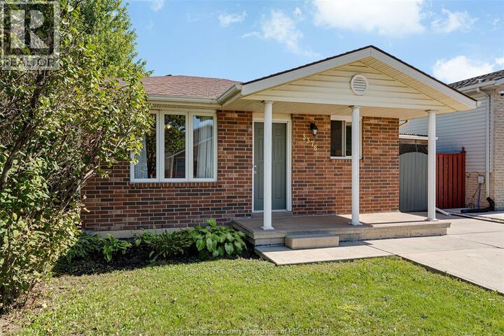 Property Photo: 3378 Candlewood Crescent ON N8W 5M5