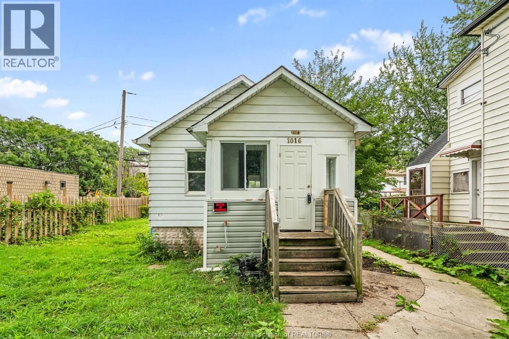 Property Photo: 1016 Hickory Rd ON N8Y 3S1
