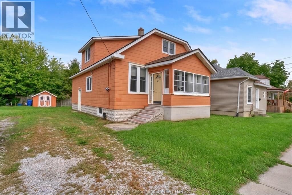 Property Photo:  121 Cornhill Street  ON N7L 1M9 