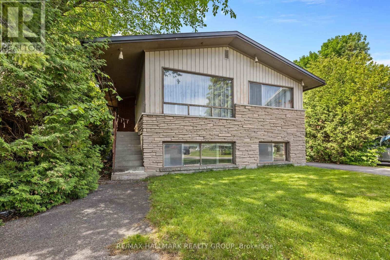 Property Photo: 492 Vernon Avenue ON K1K 1A6
