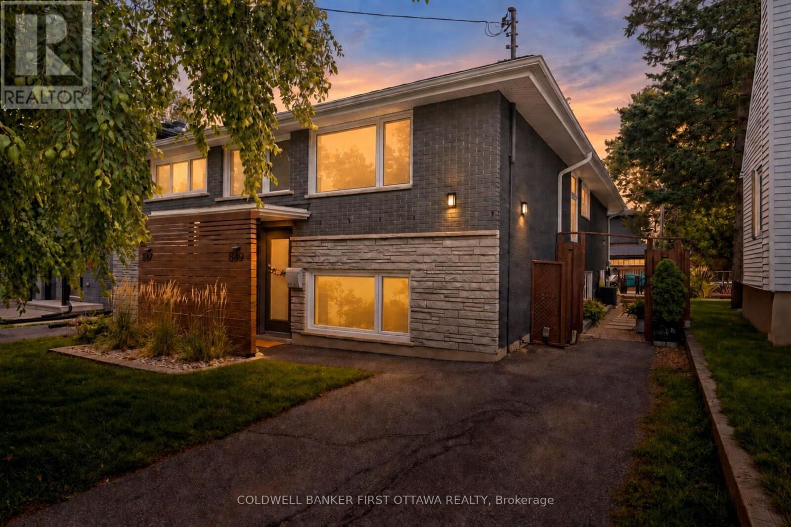 Photo de la propriété: 849 Maplewood Avenue ON K2B 5V4