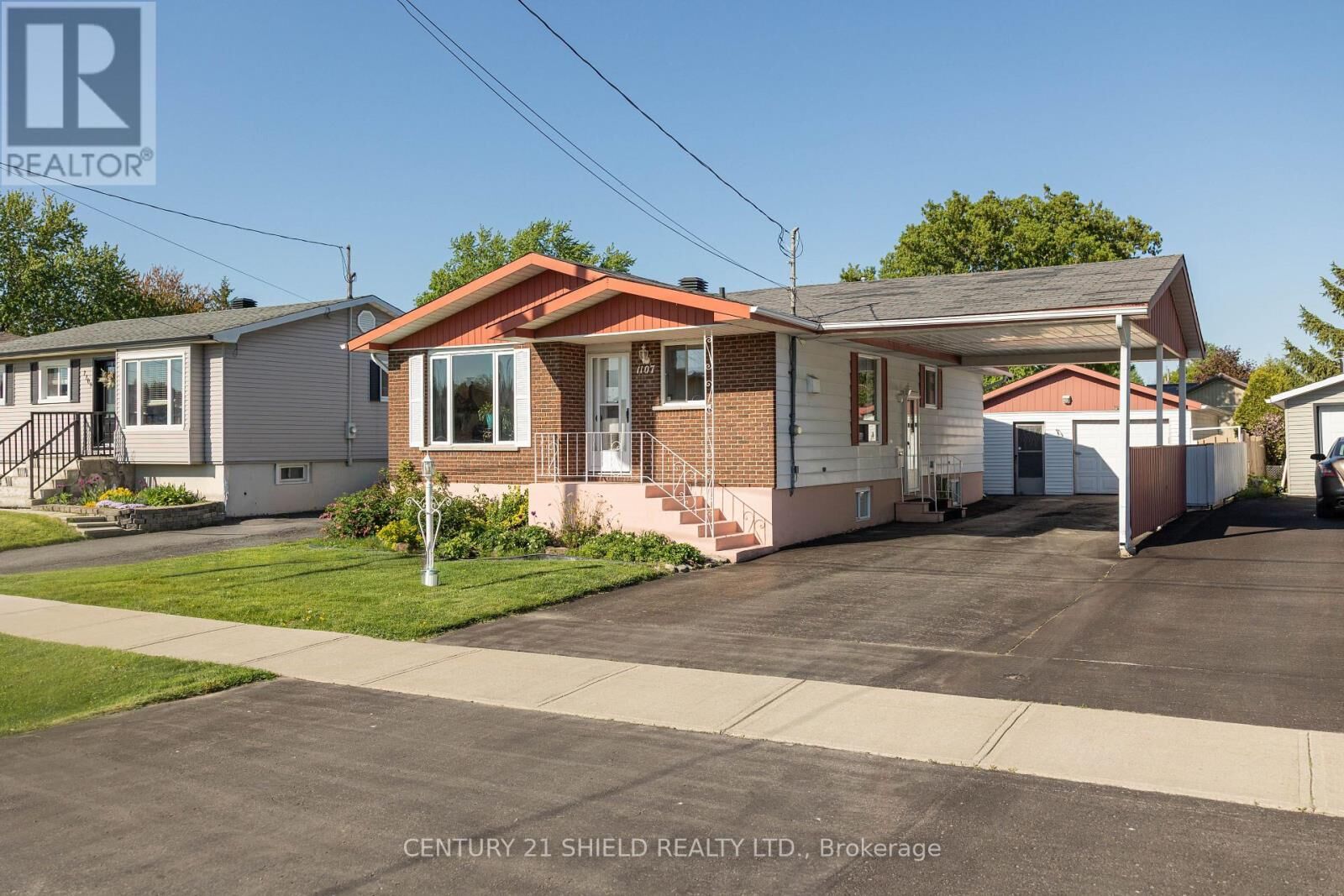 Property Photo:  1107 Grand Avenue  ON K6H 4T6 