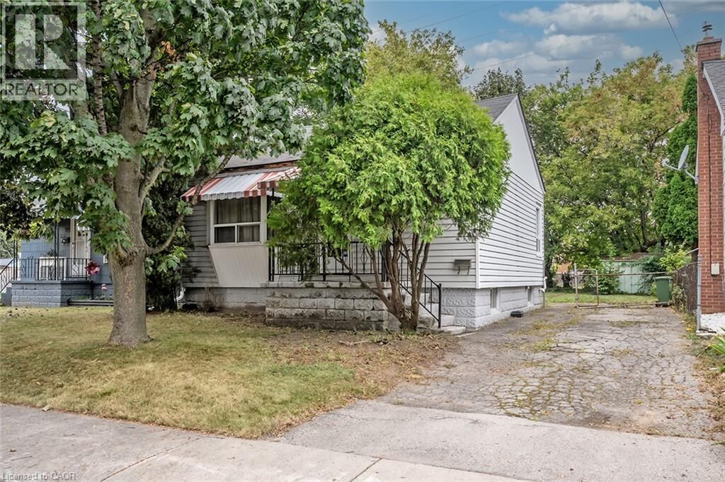 Property Photo:  129 Selkirk Avenue  ON L8H 5M1 