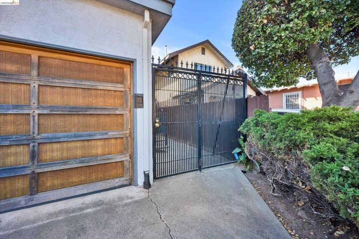 Property Photo:  1640 104th Ave  CA 94603 