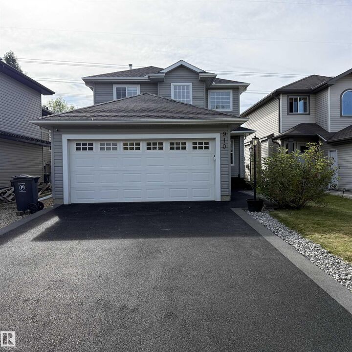 Property Photo:  910 Oakland Boulevard  AB T9G 2G6 