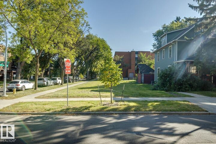 Property Photo:  8925 100 Street NW  AB T6E 3Y6 