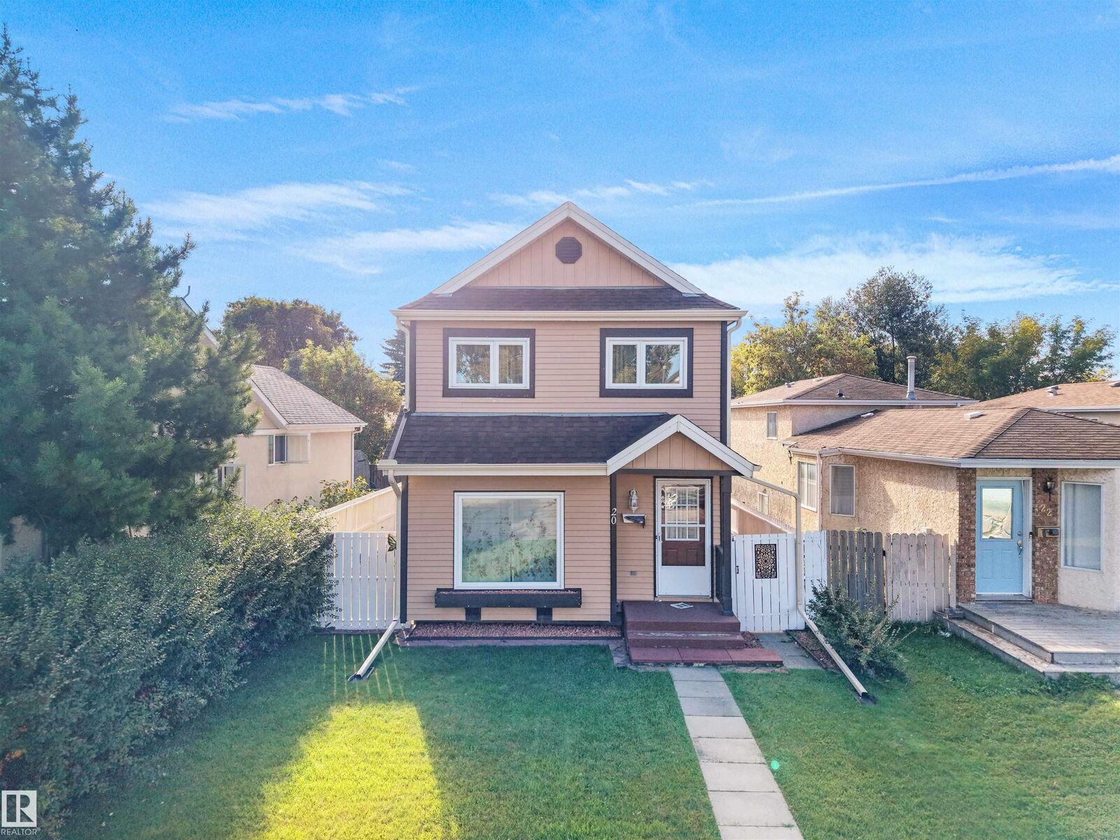 Property Photo:  20 St. Andrews Avenue  AB T7Z 1K8 