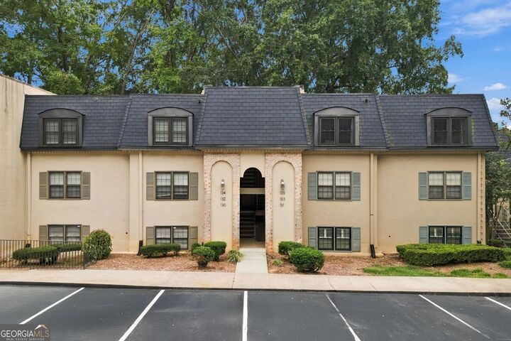 Property Photo:  135 Elysian Way NW  GA 30327 