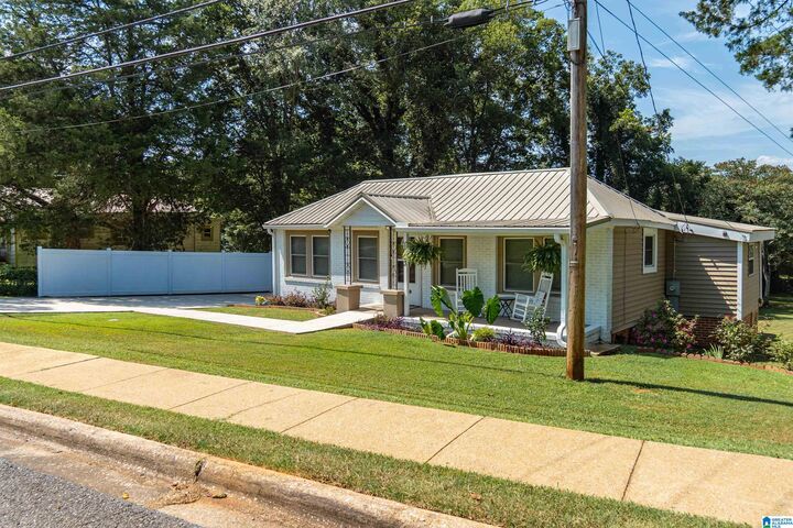 Property Photo:  983 W Battle Street  AL 35160 