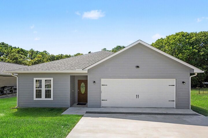 Property Photo: 220 Hideaway Trail TX 77331