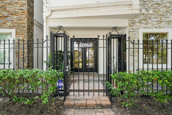 Property Photo:  1525 Rosewood Street  TX 77004 