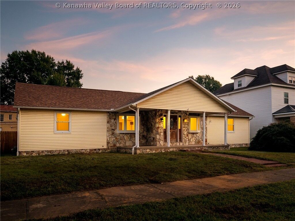 Property Photo:  2712 Collis Avenue  WV 25702 