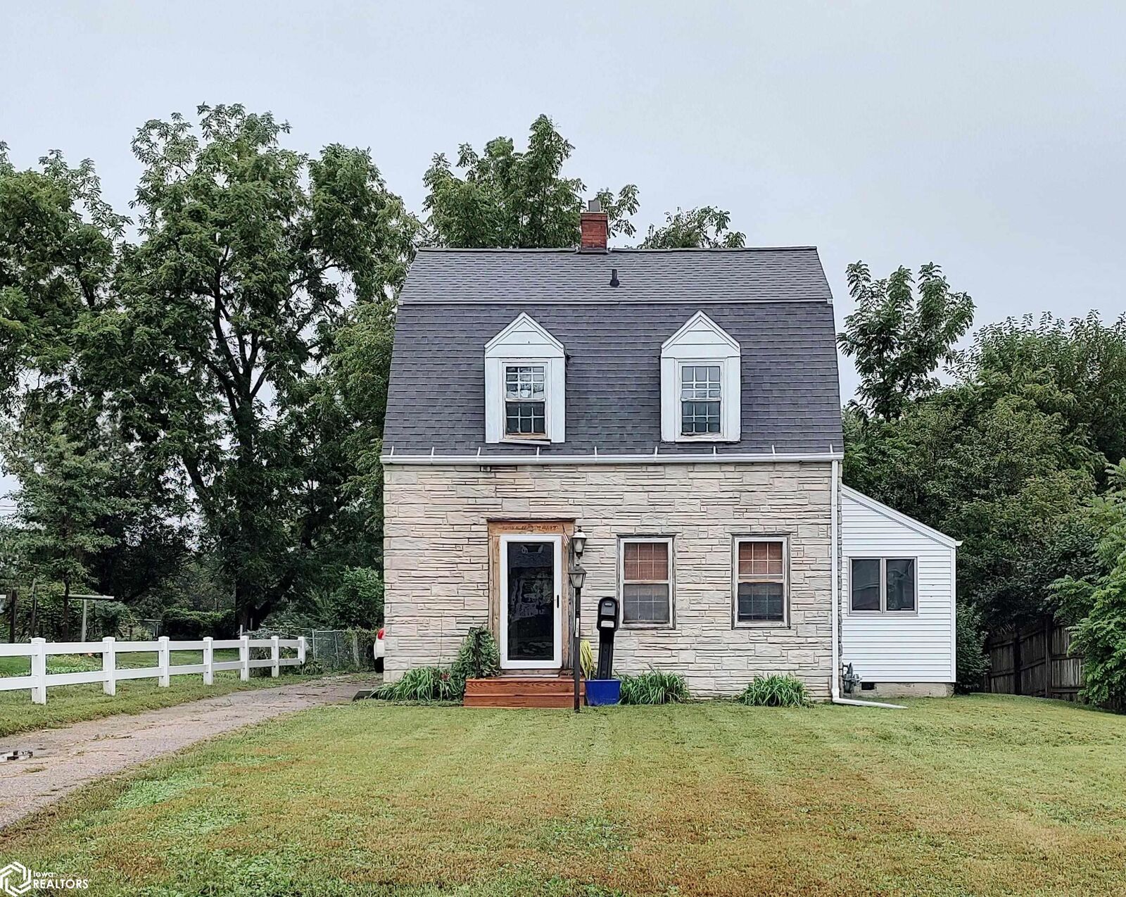Property Photo:  1505 Kalsem Boulevard  IA 50158 