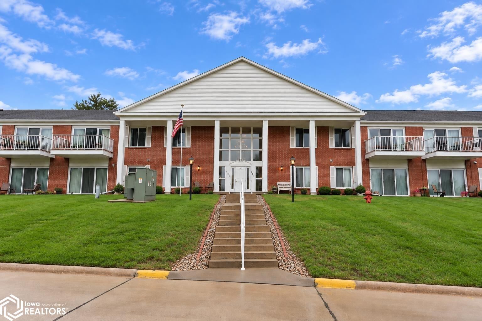 Property Photo:  514 E Olive Street 207  IA 50158 