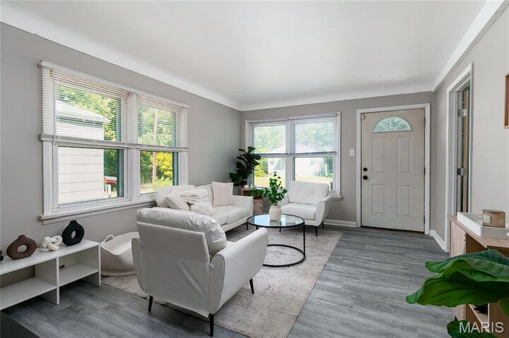 Property Photo: 609 Belmont Place MO 63135