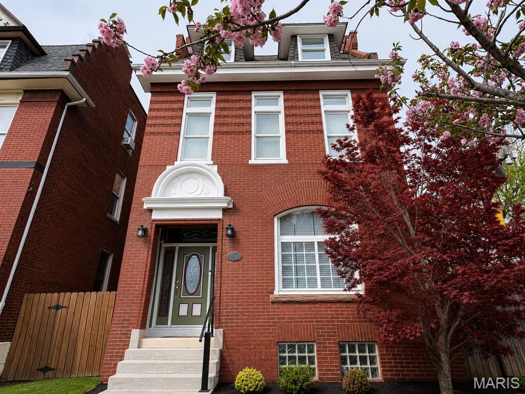 Property Photo: 2241 Shenandoah Avenue MO 63104