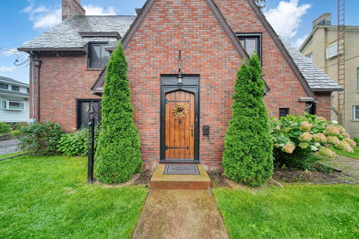 Property Photo: 1309 W Franklin Street MI 49203