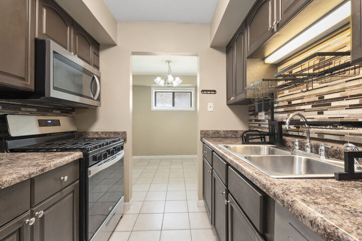 Property Photo: 2210 Country Club Drive 2 IL 60517