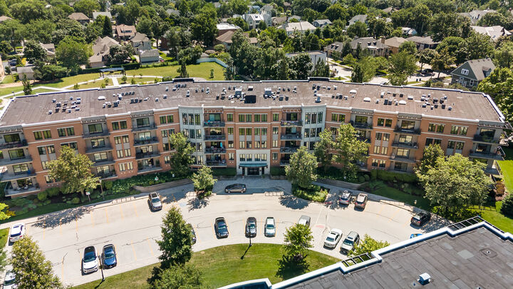 Property Photo: 145 S York Street 420 IL 60126