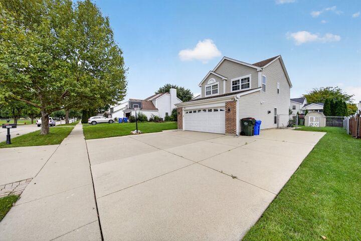 Property Photo:  353 Valley Forge Avenue  IL 60177 