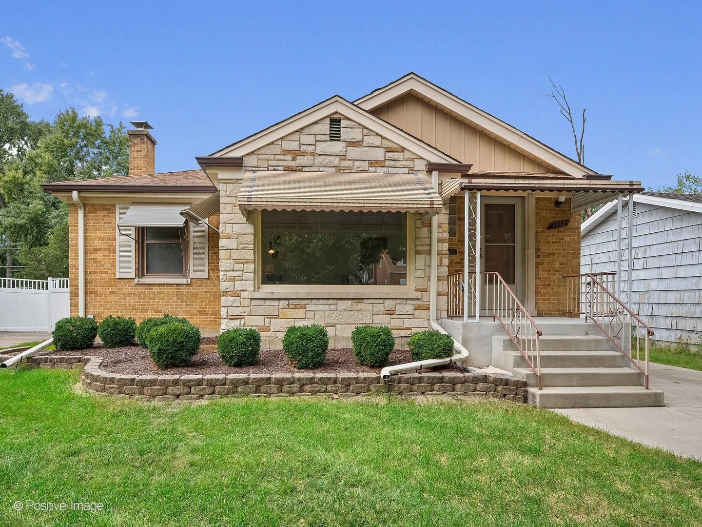 Property Photo: 1532 Cleveland Avenue IL 60526