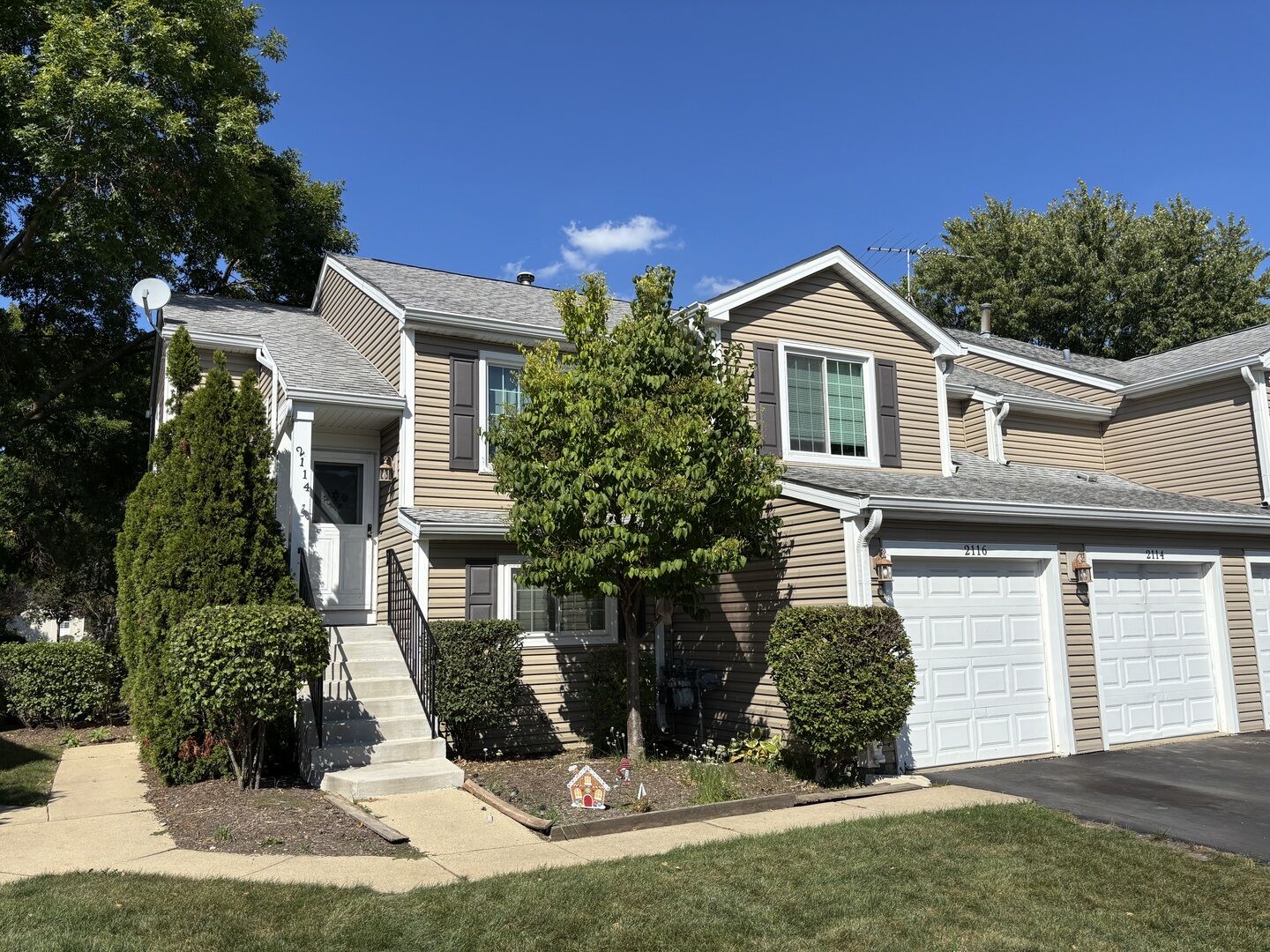 Property Photo:  2114 Southwind Circle 7-3  IL 60194 