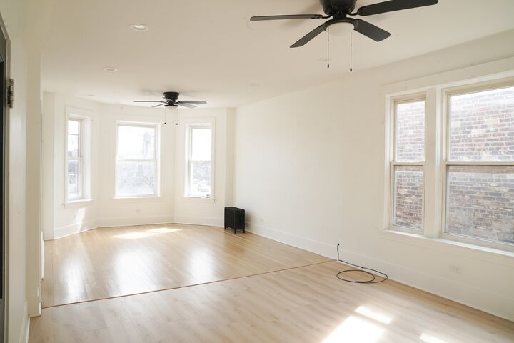 Property Photo:  154 N Lamon Avenue  IL 60644 