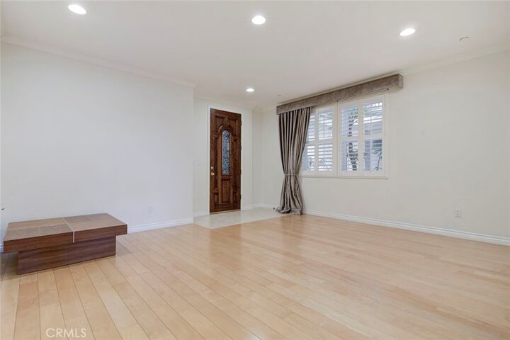 Property Photo:  556 E Palm Avenue 102  CA 91501 