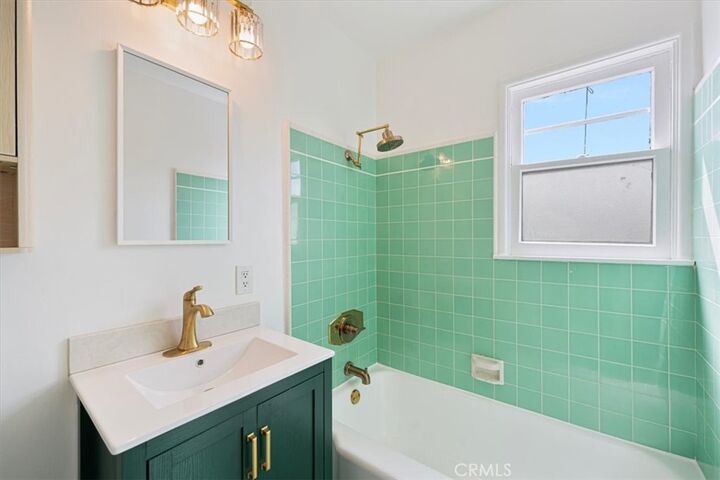 Property Photo:  1126 Chelsea Avenue A  CA 90403 
