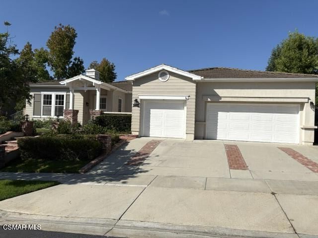 Property Photo:  1091 Via Rafael  CA 91320 