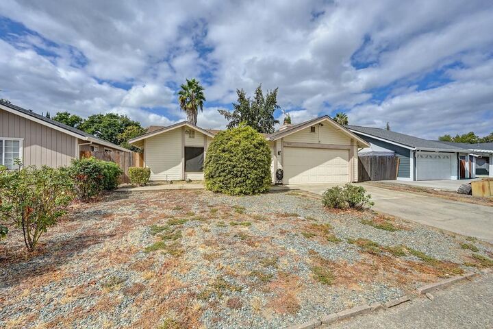 Property Photo: 7917 Daffodil Way CA 95610
