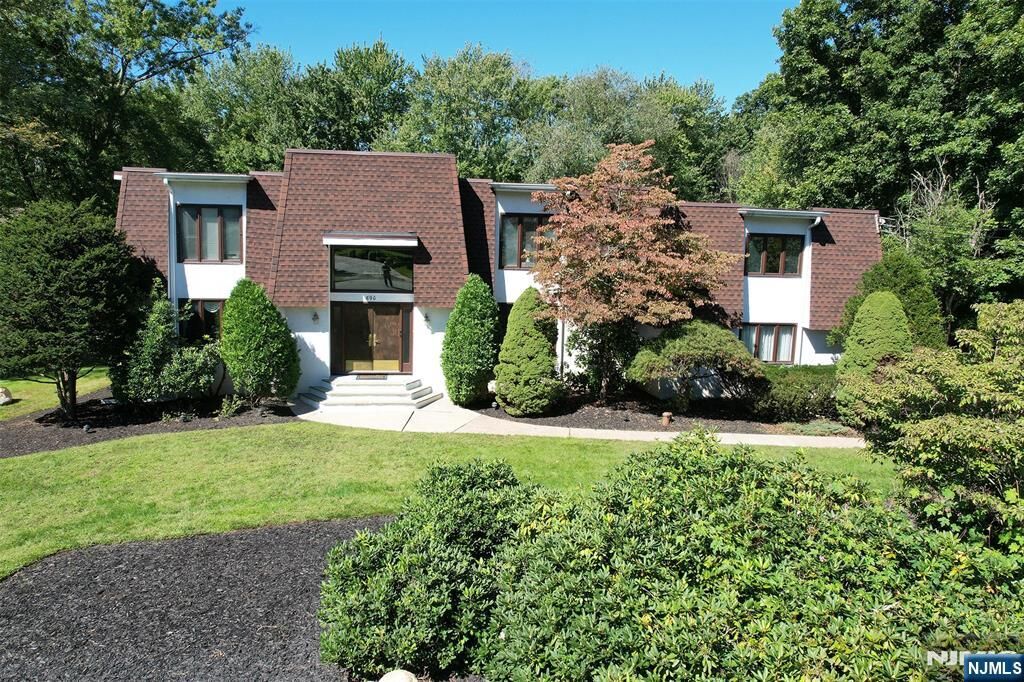 Property Photo: 690 Orchard Lane NJ 07417