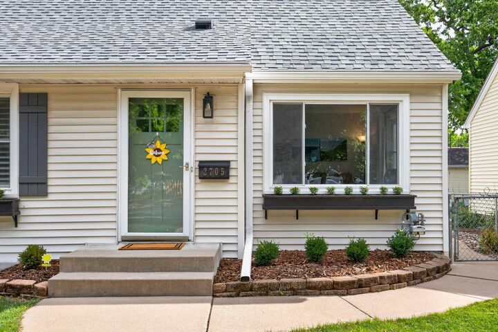 Property Photo:  2705 Georgia Avenue S  MN 55426 
