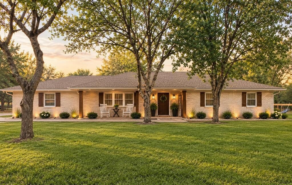 Property Photo: 328 County Road 4664 TX 75452
