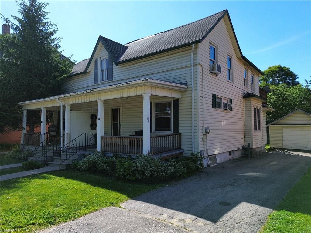 Property Photo:  102 Stanley Street  ON N3Y 1M4 