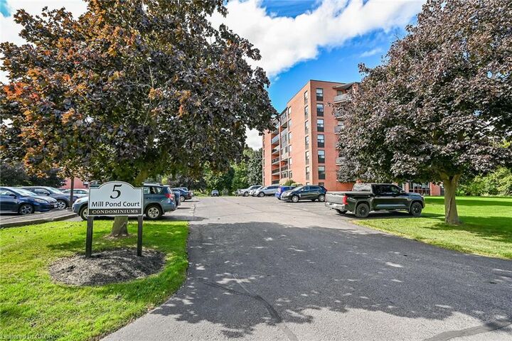 Property Photo:  5 Mill Pond Court 202  ON N3Y 5J6 