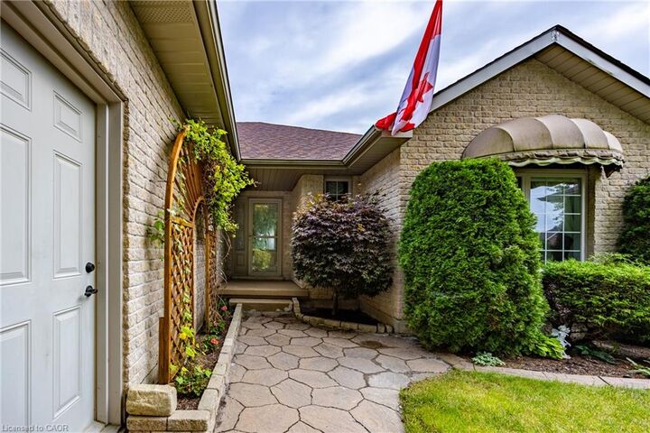 Property Photo:  70 Sparrow Way  ON N0A 1N5 