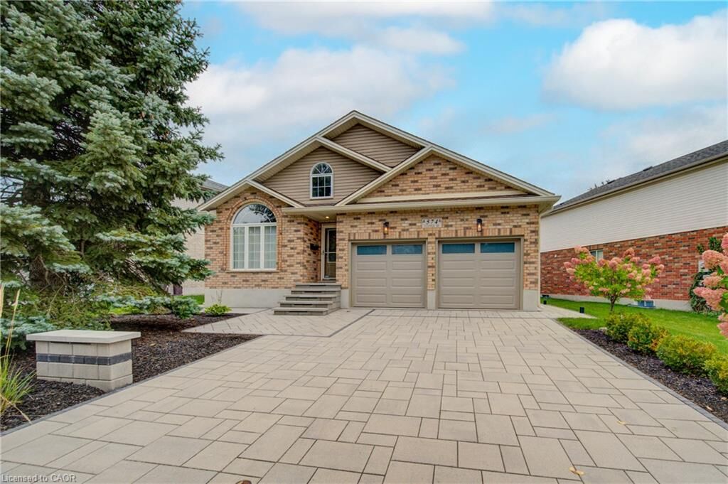 Property Photo: 574 Clipper Drive ON N2K 4B4